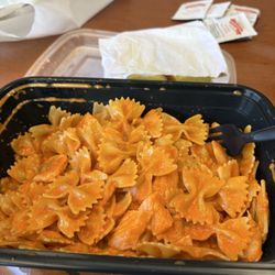 Farfalle Al Salmon