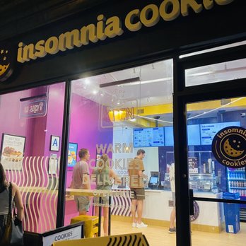 Insomnia Cookies - Deluxe 6-Pack - Desserts Near Me - Brooklyn, New York