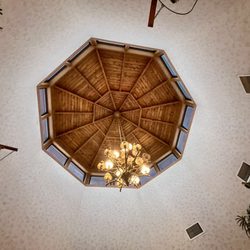 Dee Jay’s BBQ Ribs & Grille - Ceiling