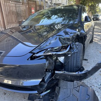 Unique Auto Collision - Body Shops Near Me - Van Nuys, California