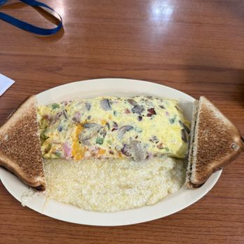 Plantation Pancake House - Best grits I've ever had - Breakfast & Brunch Near Me - North Myrtle Beach, South Carolina Plantation Pancake House - Best grits I've ever had - Breakfast & Brunch Near Me - North Myrtle Beach, South Carolina