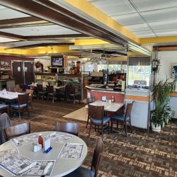 Twin Colony Diner - The dining area, off peak.