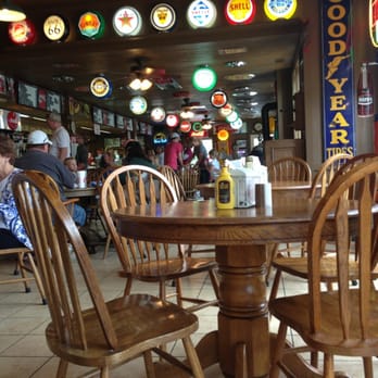 Cammack Station - Here is a quaint old fashioned restaurant with good decor, music, and food. - Sandwiches Near Me - Muncie, Indiana