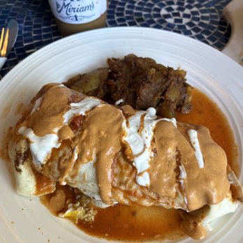 Café Miriam- City Park - Burrito con huevos - Coffee & Tea Near Me - Denver, Colorado