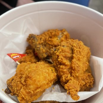 Jollibee - 10pc spicy/ regular $25.99 - Fast Food Near Me - Tukwila, Washington