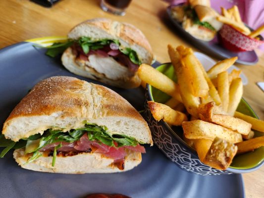 Nando's PERi-PERi by null