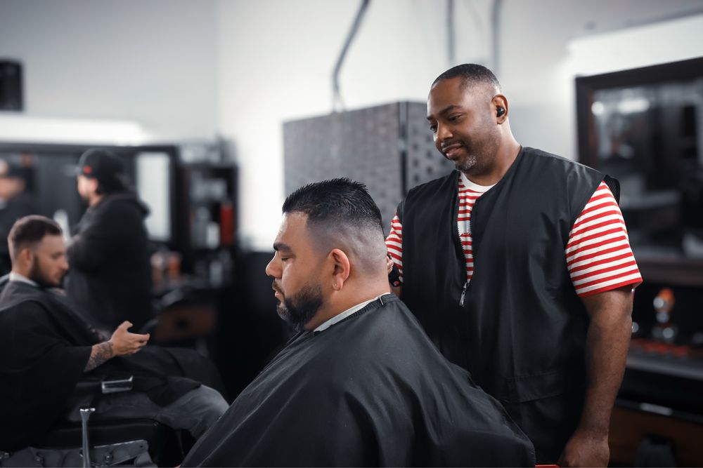 Ceanos Barbershop Logo