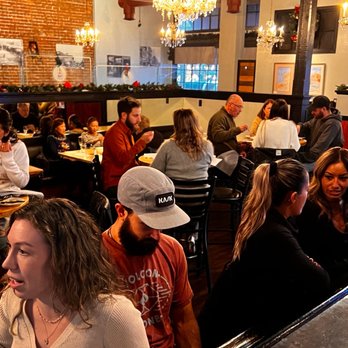 Seared - people sitting at tables in a restaurant - Seafood Near Me - Petaluma, California