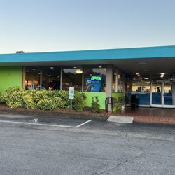 Lafayette Bowling Lanes - Front plenty of parking