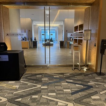 Marriott Marquis Chicago - M Lounge - Hotels Near Me - Chicago, Illinois