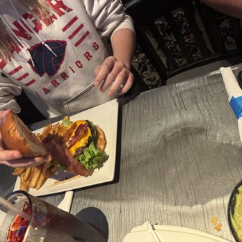Colton's Social House - Not sure name but cheeseburger w bacon - New American Near Me - Clovis, California