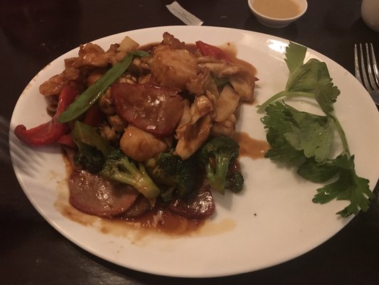 Chin's Kitchen by null