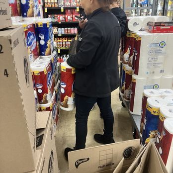 Safeway - This woman will kick me out first theft when I've done absolutely nothing wrong - Grocery Near Me - Santa Clara, California