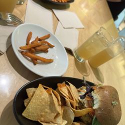 Pure & Natural - Veggie burger and sweet potato fries