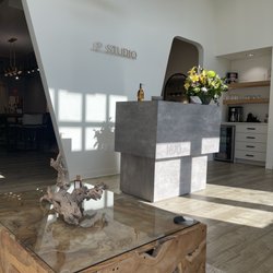 JP Studio - Front desk