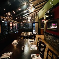 Rizzo's on Transit - Dining area