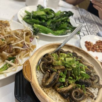 Golden Bay Parkway Restaurant - O9. Eel Rice Casserole E12. Beef Chow Fun - Chinese Near Me - Brooklyn, New York
