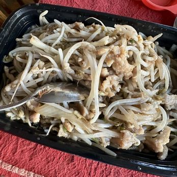 New China Restaurant - Pork chow Mein with bean sprouts & pork - Chinese Near Me - Whittier, California