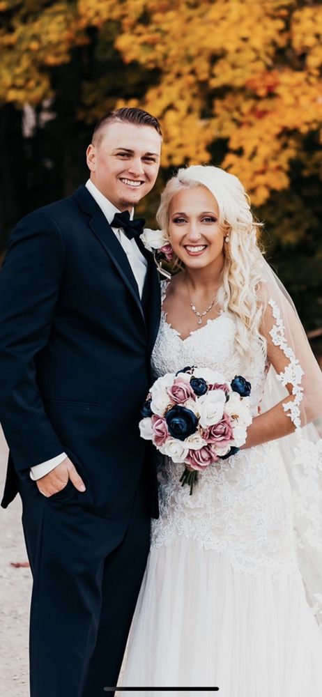 Hairz 2 U Salon Logo