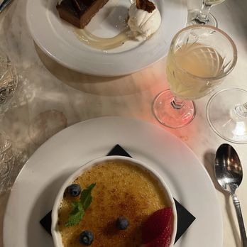 1928 Beacon Hill - Crème Brûlée & Chocolate Cake - American Near Me - Boston, Massachusetts