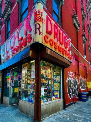 Block Drug Store by null