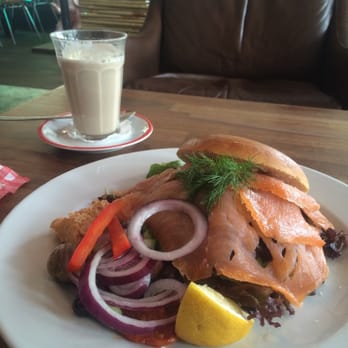 Café Staalvand - Laksesandwich og chai latte - Cafes Near Me - Brønshøj, 84
