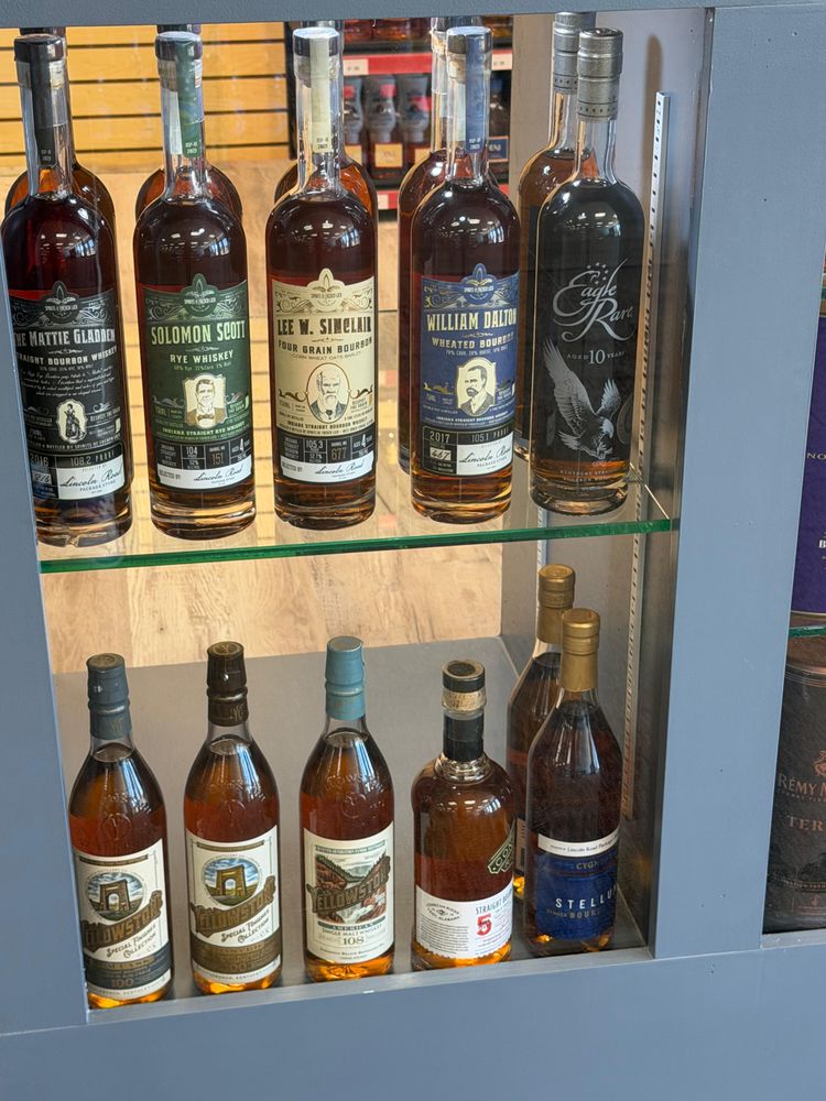 Lucedale Liquor And Wine Logo