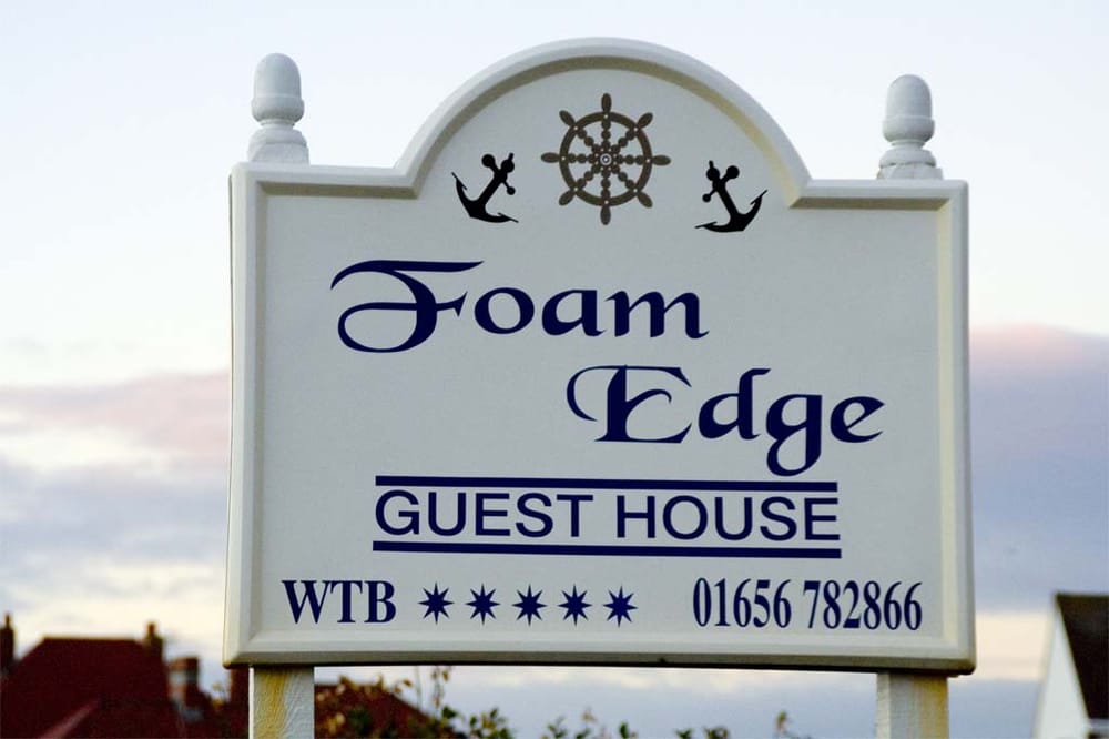 FOAM EDGE 9 West Drive, Porthcawl, Bridgend, United Kingdom Bed