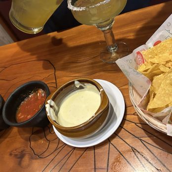 La Loma - Queso, salsa and chips - Mexican Near Me - Canton, Ohio La Loma - Queso, salsa and chips - Mexican Near Me - Canton, Ohio