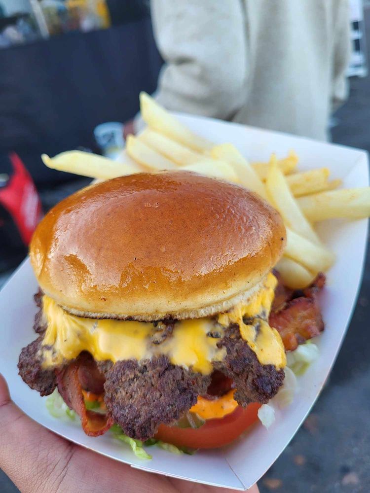 BIG DADDY’S KITCHEN 700 Updated September 2024 Sacramento, California Burgers Restaurant