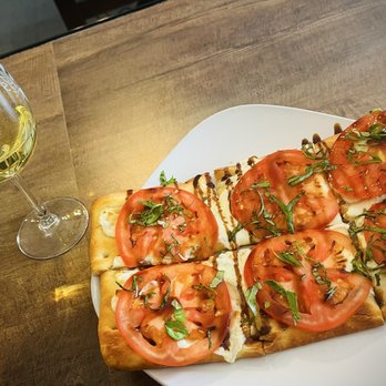 3 North Lexington - Caprese flatbread - Breweries Near Me - Lexington, Michigan