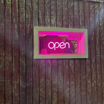 Melanie’s at Griffith's Tavern - a neon open sign - Dive Bars Near Me - Baltimore, Maryland Melanie’s at Griffith's Tavern - a neon open sign - Dive Bars Near Me - Baltimore, Maryland