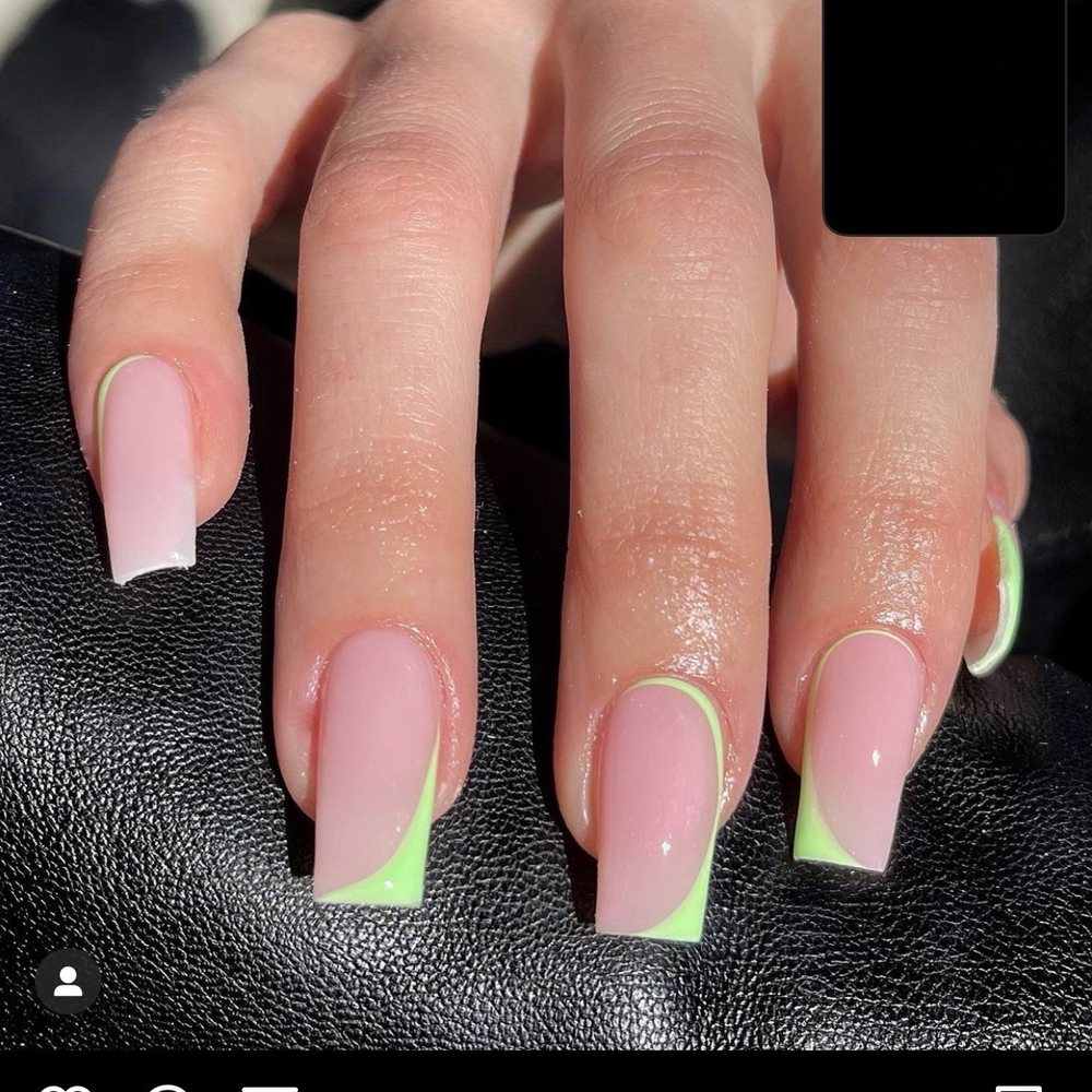 Fuchsia Beauty Lounge - Nail Salons Near Me - Jackson Heights, New York