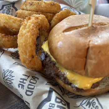 Brooks Burgers - Deluxe Gourmet Onion Rings - Hot Dogs Near Me - Pismo Beach, California