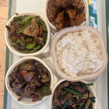 Tigawok - Pepper kurobuta pork, orange peel chicken, white rice, hunan spicy beef, and garlic eggplant & green beans - Fast Food Near Me - Los Angeles, California Tigawok - Pepper kurobuta pork, orange peel chicken, white rice, hunan spicy beef, and garlic eggplant & green beans - Fast Food Near Me - Los Angeles, California