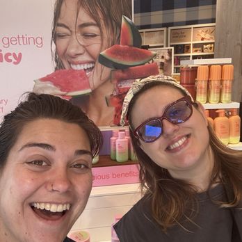 Bath & Body Works - Hilary Duff! We visited the area for her concert! - Cosmetics & Beauty Supply Near Me - Gainesville, Virginia