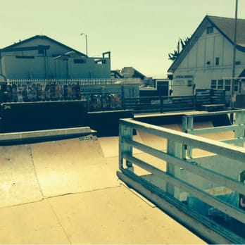 Duckie's Chowder House - Skatepark on premises - Seafood Near Me - Cayucos, California