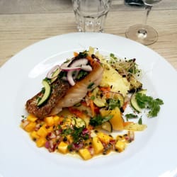 Ankama Restaurant - Filet de merlu, tartare de mangue et sa purée maison.