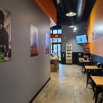 Clean Eatz - Inside seating area - Juice Bars & Smoothies Near Me - Troy, Michigan Clean Eatz - Inside seating area - Juice Bars & Smoothies Near Me - Troy, Michigan