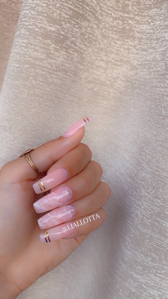 Nails By Lia Logo