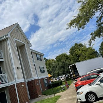 Precise Movers - Unloading 22ft box truck into 3rd floor apartment. - Movers Near Me - Virginia Beach, Virginia