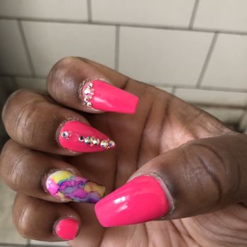 Lux Nail Boutique - 4 days later stones missing and nail broke - Nail Salons Near Me - Chicago, Illinois Lux Nail Boutique - 4 days later stones missing and nail broke - Nail Salons Near Me - Chicago, Illinois