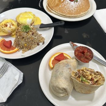 Sweet E's Cafe - buttermilk pancakes, eggs benedict, and breakfast burrito - Cafes Near Me - Honolulu, Hawaii