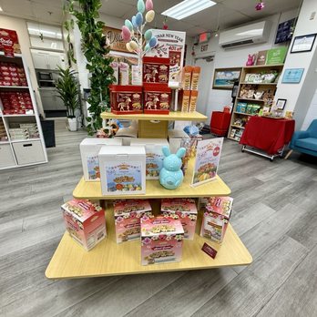 Diamond Bakery - Inside store Easter Gifts - Bakeries Near Me - Honolulu, Hawaii