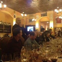 Graileys - Simon telling us about Sauternes from Gronet-Medeville.