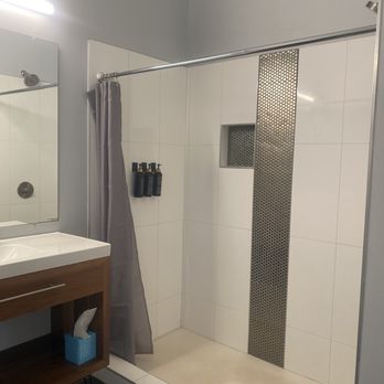 The Limelight Inn - Wonderful bathroom. Very clean. - Hotels Near Me - Dahlonega, Georgia The Limelight Inn - Wonderful bathroom. Very clean. - Hotels Near Me - Dahlonega, Georgia
