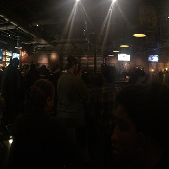 BJ's Restaurant & Brewhouse - Interior - New American Near Me - Valley Stream, New York