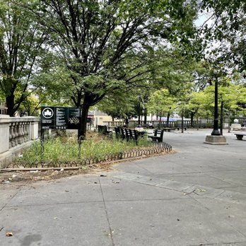 Continental Army Plaza - Outdoor seating in the distance - Parks Near Me - Brooklyn, New York Continental Army Plaza - Outdoor seating in the distance - Parks Near Me - Brooklyn, New York