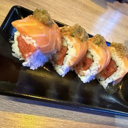 Salmon Fashion Roll(4pcs) Salmon Fashion Roll(4pcs)