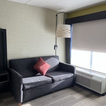 Holiday Inn Express - Couch and sitting space - Hotels Near Me - Lorton, Virginia
